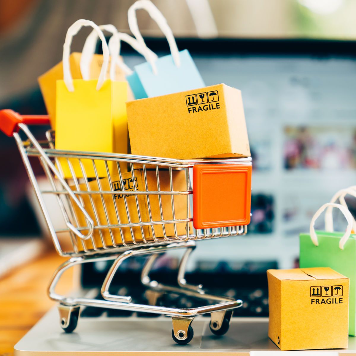 E-Commerce Clerk